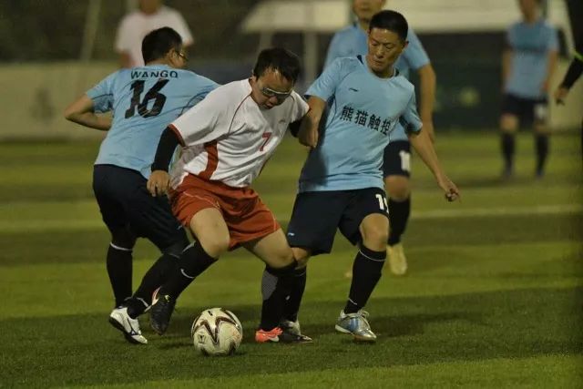 孙铭徽20+7胡金秋24分 广厦6人上双击败四川